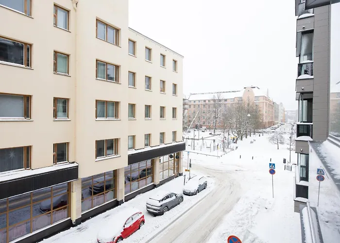 Private Flat, Balcony & Spacious Bathroom, Seamless Check In