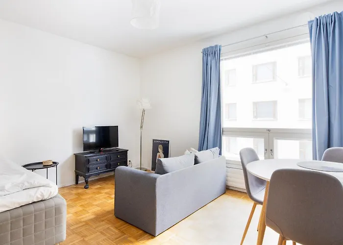Private Flat, Balcony & Spacious Bathroom, Seamless Check In