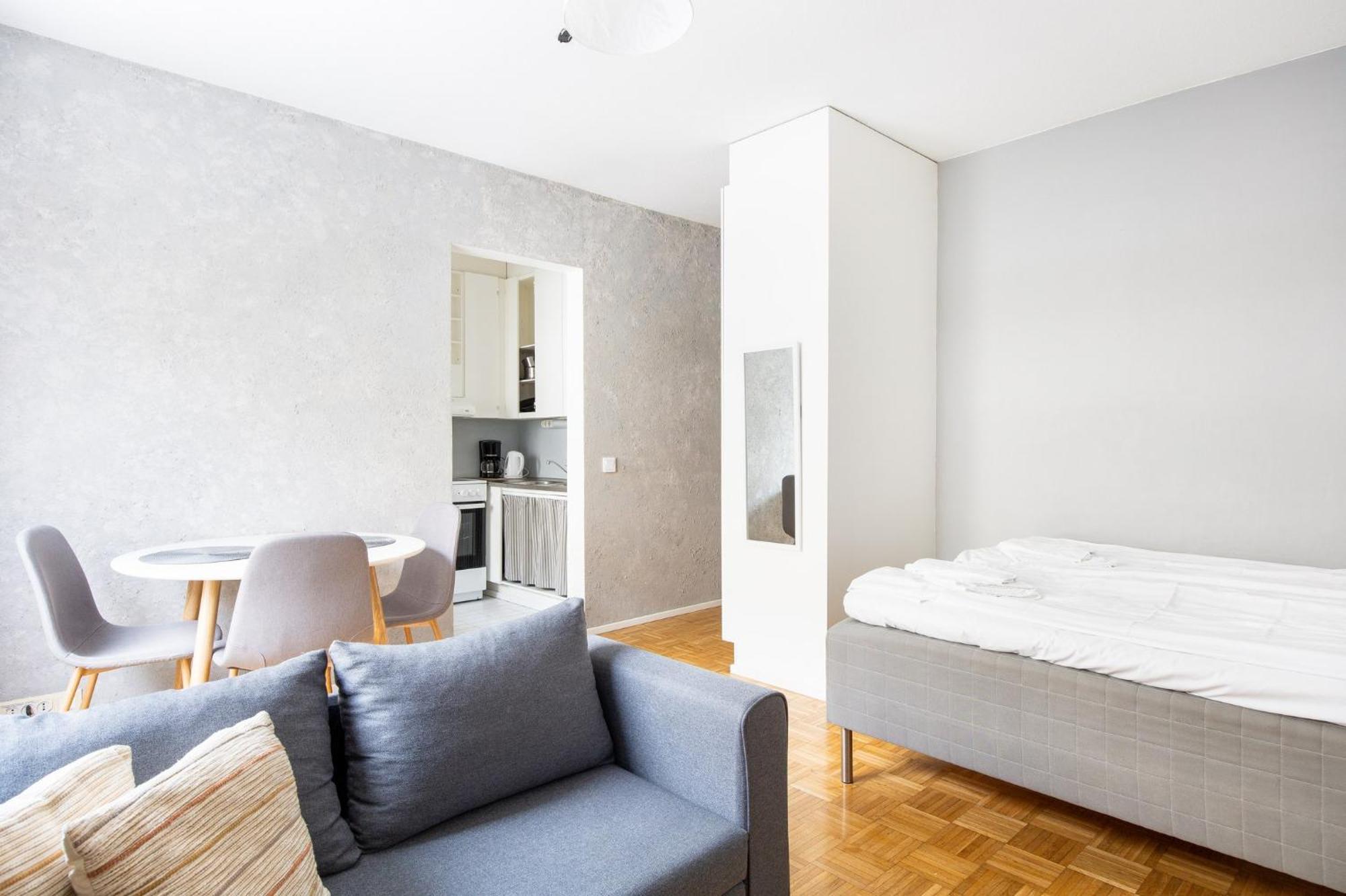Private Flat, Balcony & Spacious Bathroom, Seamless Check In Appartement