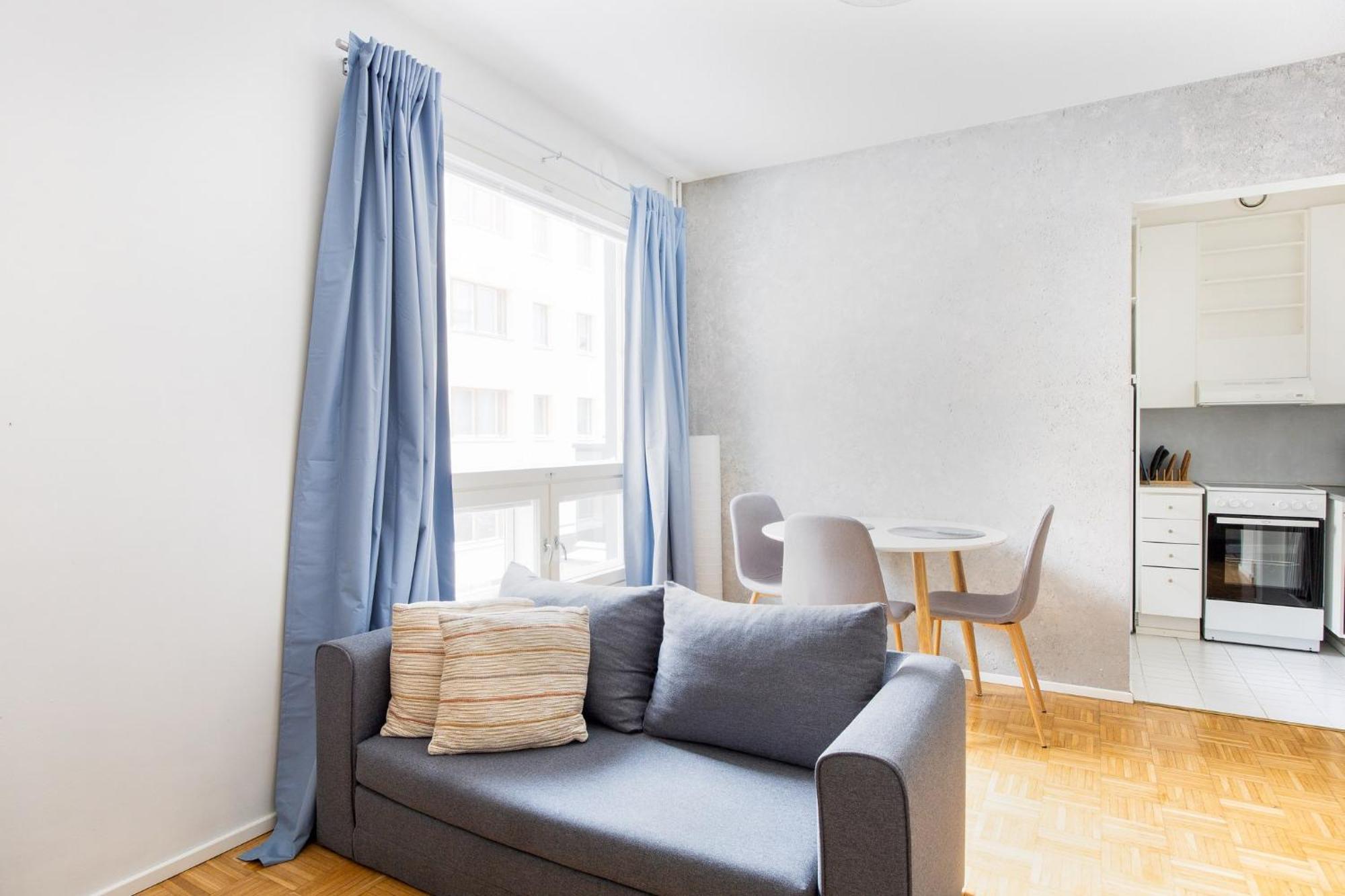 Private Flat, Balcony & Spacious Bathroom, Seamless Check In Appartement *